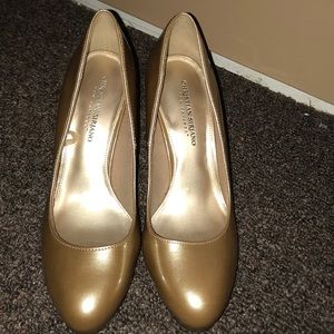 Gold heels. worn once.